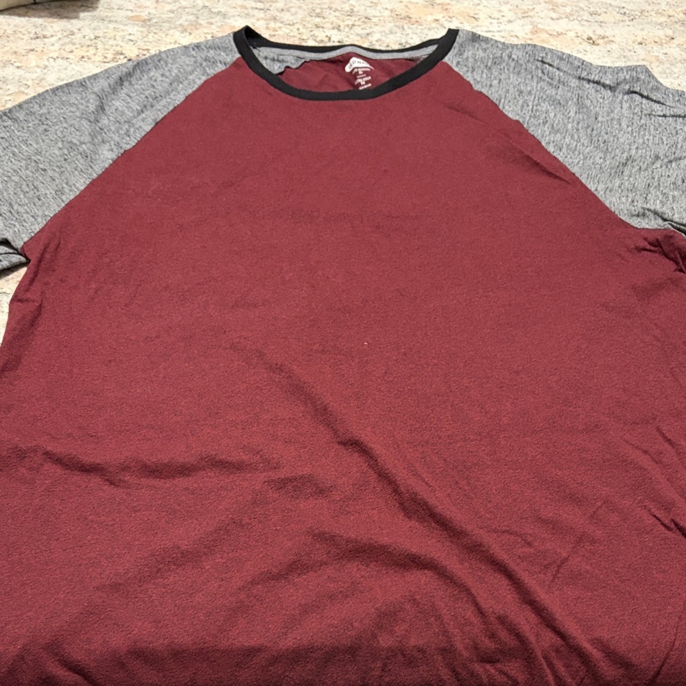 10/$30 Old Navy Men's Two-Tone Raglan Shirt